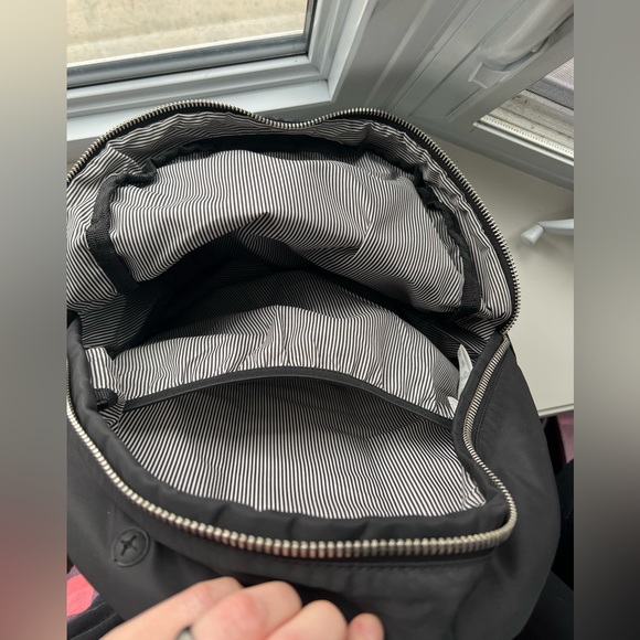 Black Herschel backpack - Picture 2 of 7